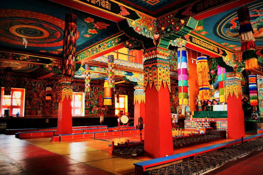 interior de tawang monastery 