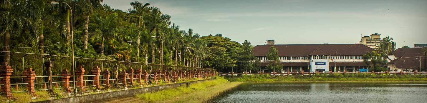 panorama de la plaza mananchira en kozhikode