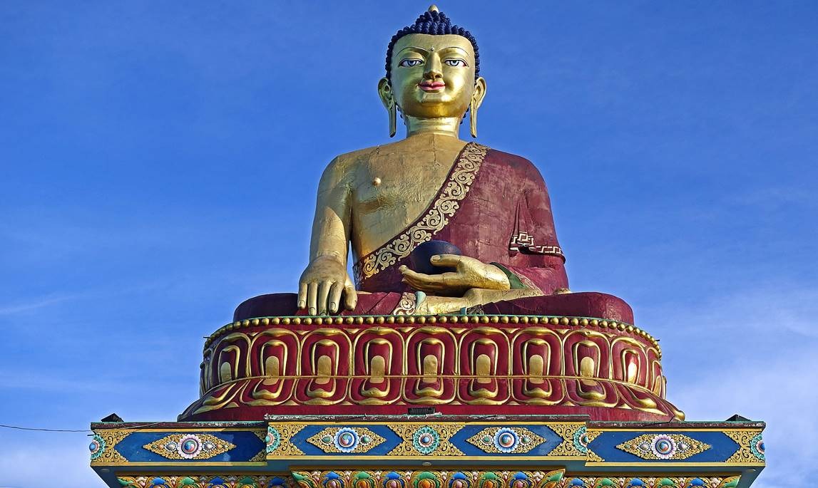 estatua de buda en tawang 